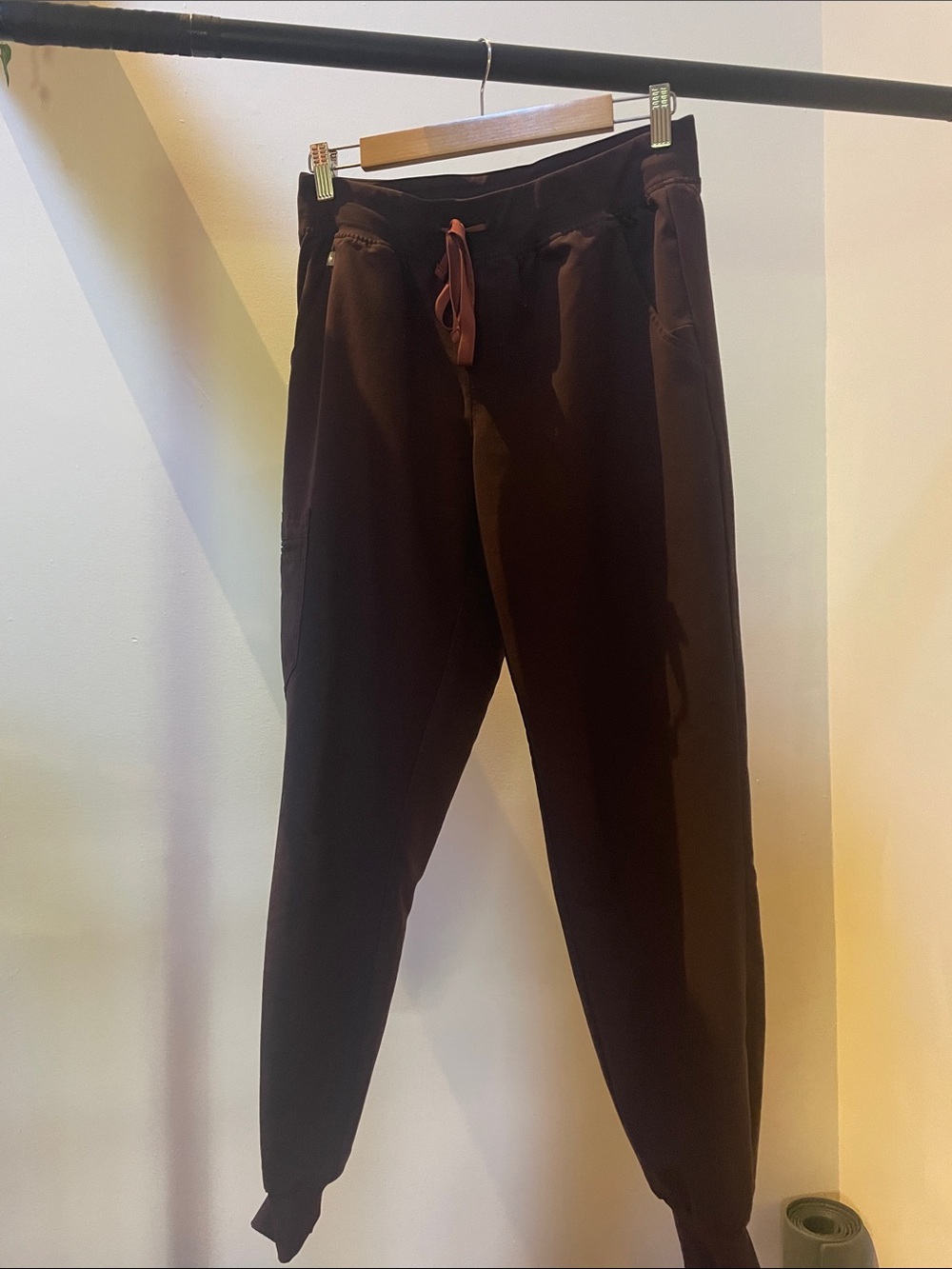 FIGS women’s espresso Zamora joggers
